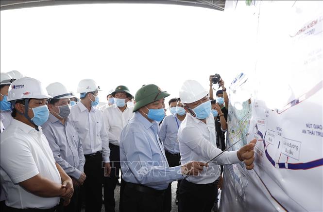 Thủ tướng lần thứ 3 kiểm tra tiến độ thi công cao tốc Trung Lương-Mỹ Thuận